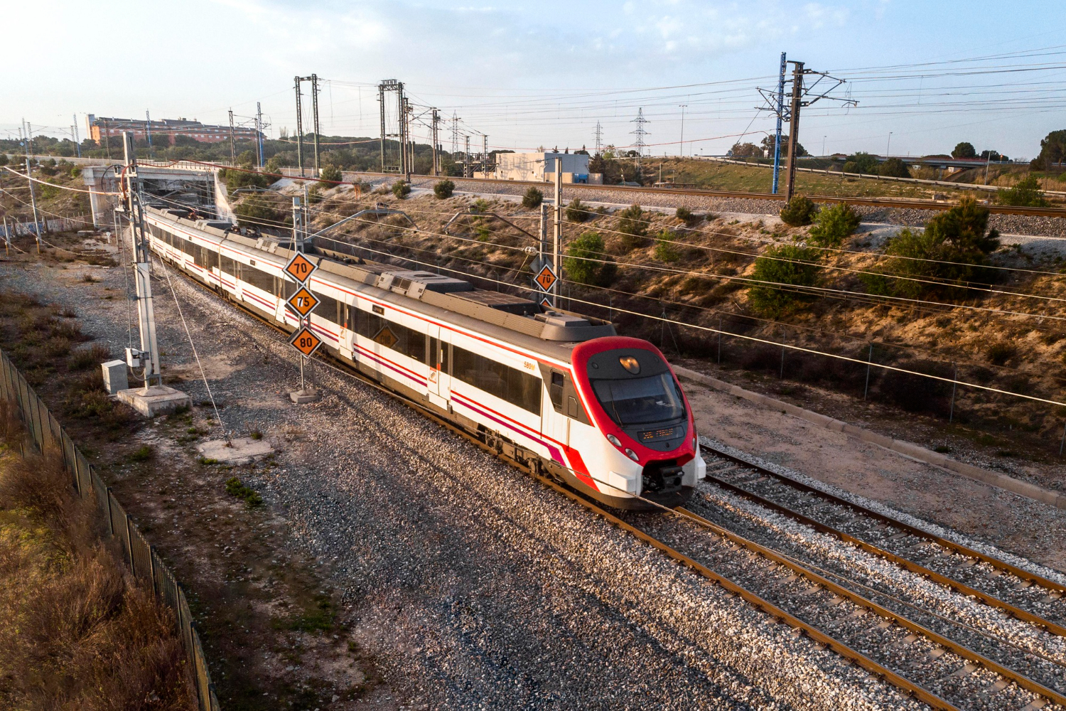 fabricant-machine-composite-ferroviaire